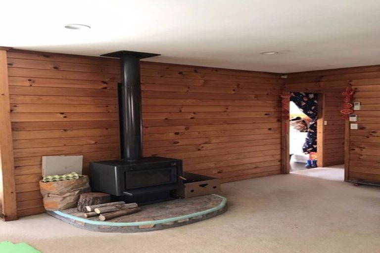 Photo of property in 12 Thalia Place, Totara Vale, Auckland, 0629