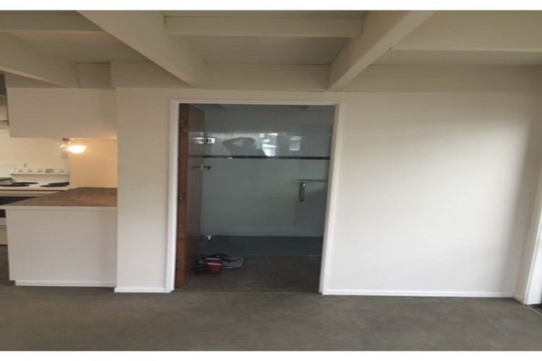 Photo of property in 2a Coniston Avenue, Te Atatu South, Auckland, 0610