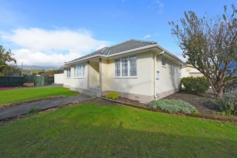 Photo of property in 27 Maclean Street, Wallaceville, Upper Hutt, 5018