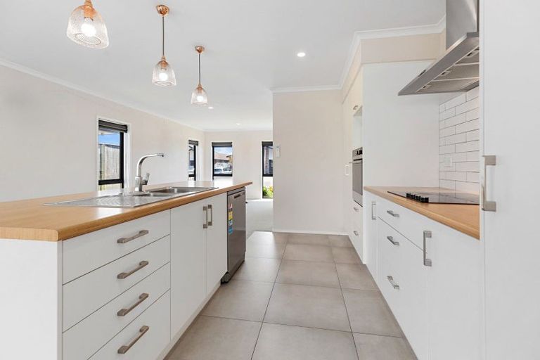 Photo of property in 5 Naeo Close, Papamoa Beach, Papamoa, 3118