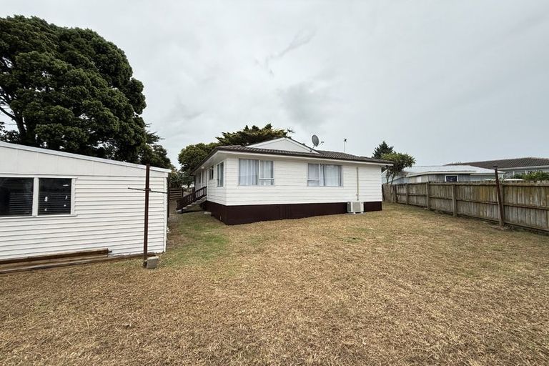 Photo of property in 20 Becker Drive, Weymouth, Auckland, 2103