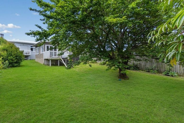 Photo of property in 3 Pleasant Road, Glen Eden, Auckland, 0602