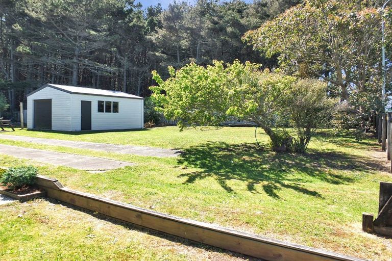 Photo of property in 25 Cousins Avenue East, Foxton Beach, Foxton, 4815