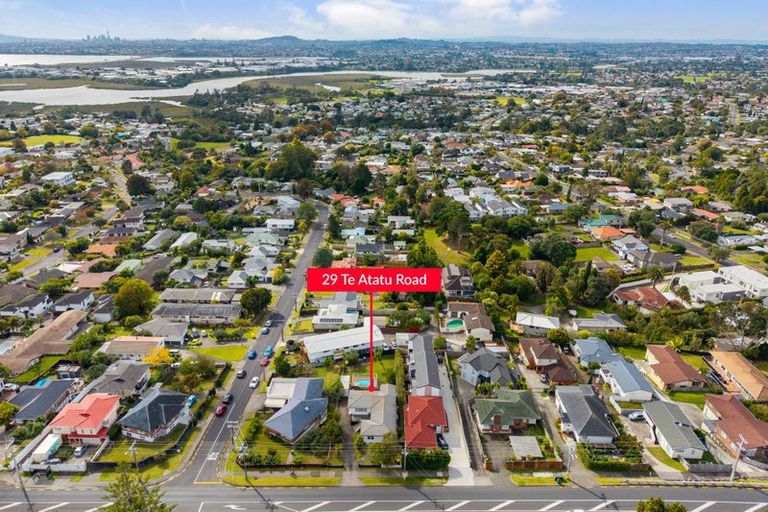 Photo of property in 29 Te Atatu Road, Te Atatu South, Auckland, 0610