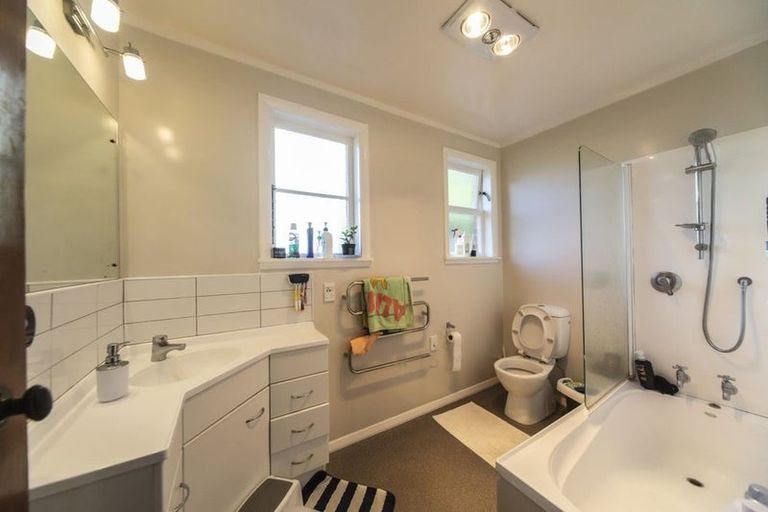 Photo of property in 129 Rangiora Avenue, Roslyn, Palmerston North, 4414