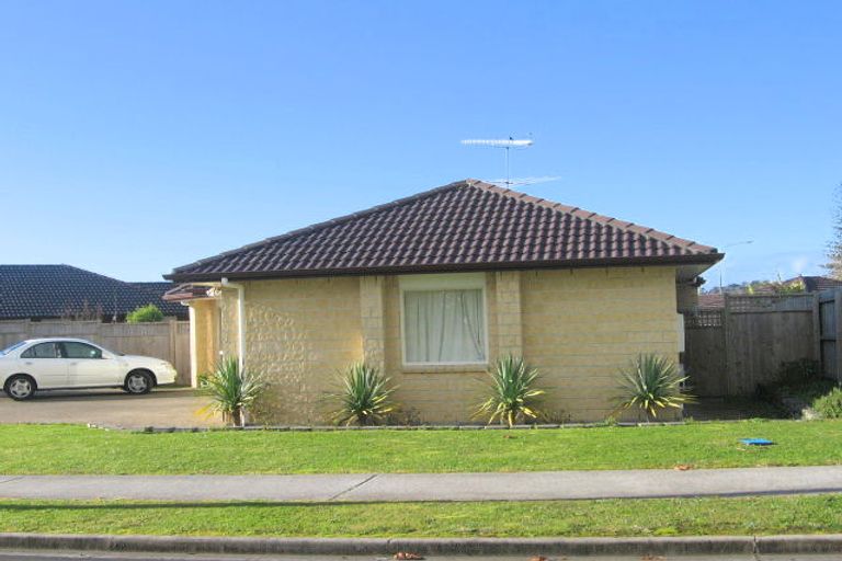 Photo of property in 32 Craigavon Drive, East Tamaki, Auckland, 2013