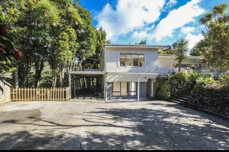 Photo of property in 1078 Scenic Drive North, Swanson, Auckland, 0816