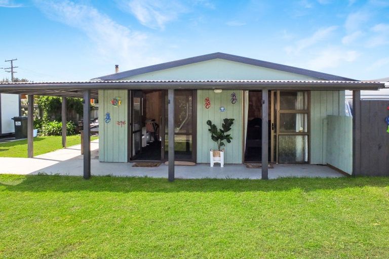 Photo of property in 55 Koputara Road, Himatangi Beach, Foxton, 4891