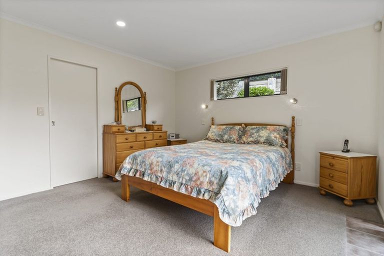 Photo of property in 44 Chesterfield Way, Orewa, 0931