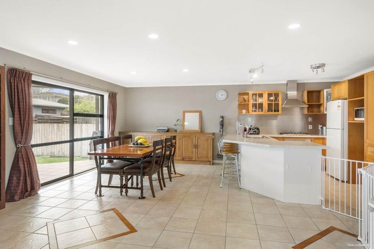 Photo of property in 2 Harding Avenue, Te Atatu South, Auckland, 0610