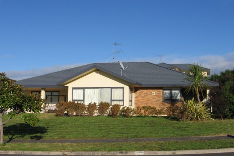 Photo of property in 22 Chieftain Rise, Goodwood Heights, Auckland, 2105