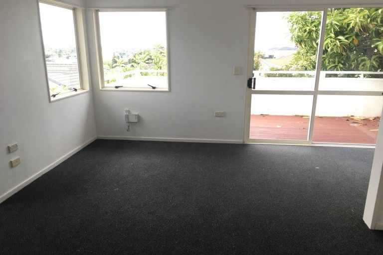 Photo of property in 8 Alice Place, Hillcrest, Auckland, 0627