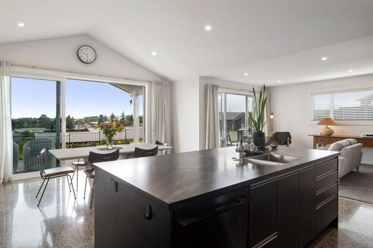 Photo of property in 5 Azalea Lane, Waipahihi, Taupo, 3330