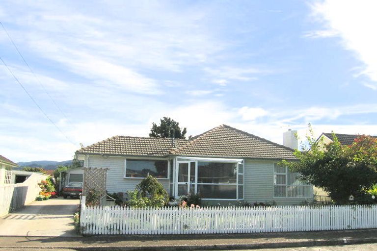 Photo of property in 10 Robertson Street, Elderslea, Upper Hutt, 5018