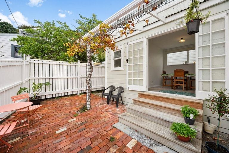 Photo of property in 141 Aro Street, Aro Valley, Wellington, 6021