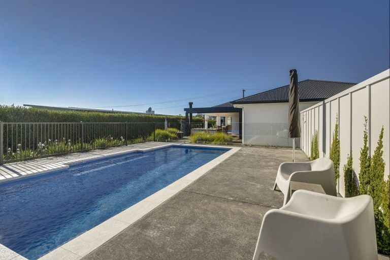 Photo of property in 145 Arataki Road, Havelock North, 4130
