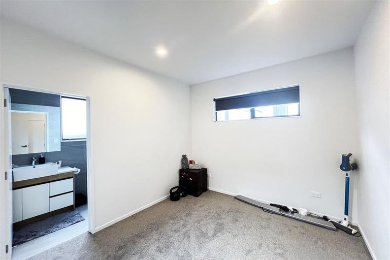 Photo of property in 104 Bellbird Street, Papakura, 2110