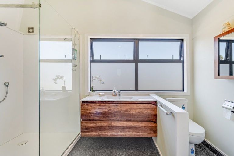 Photo of property in 10 Oliver Twist Avenue, Mellons Bay, Auckland, 2014