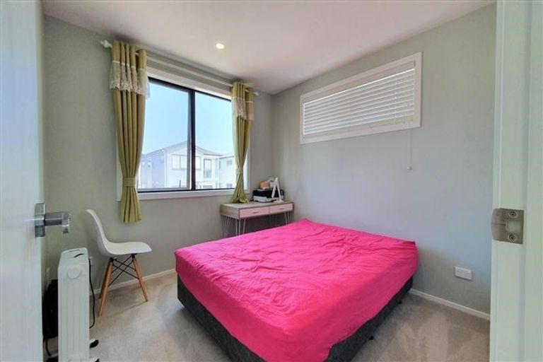 Photo of property in 40 Greenfinch Road, Hobsonville, Auckland, 0616