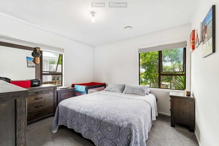 Photo of property in 33 Strid Road, Te Atatu South, Auckland, 0610