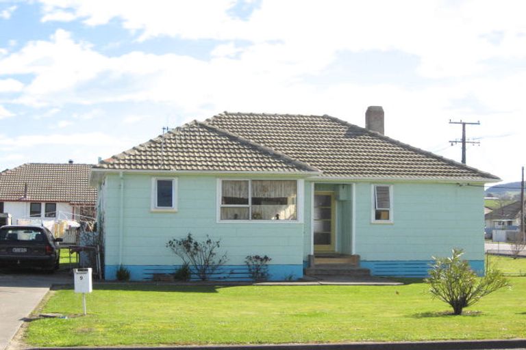 Photo of property in 9 Bennett Street, Waipawa, 4210