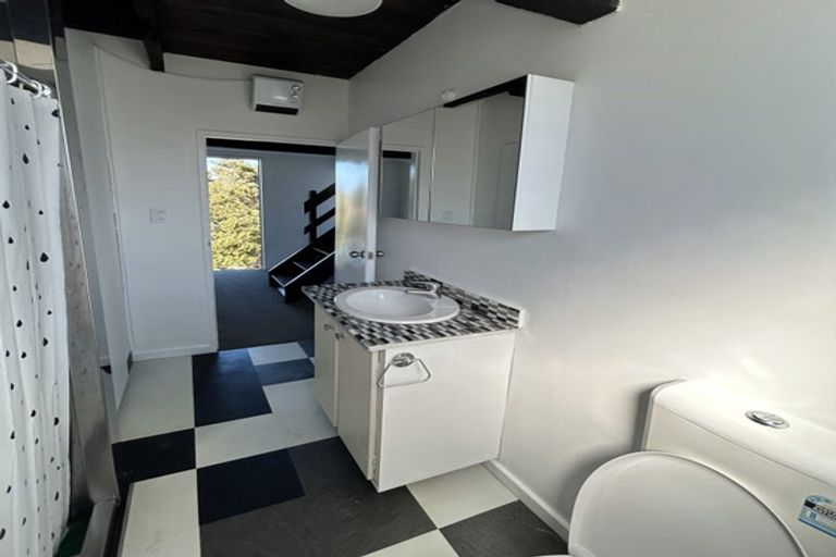 Photo of property in 112 Akaroa Drive, Maupuia, Wellington, 6022