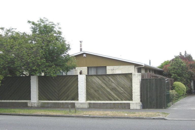 Photo of property in 1/112 Queenspark Drive, Parklands, Christchurch, 8083