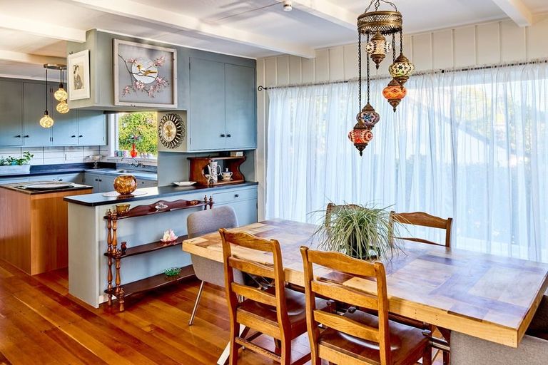 Photo of property in 70 Winara Avenue, Waikanae, 5036