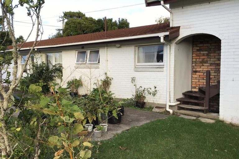 Photo of property in 2/462 Hillsborough Road, Mount Roskill, Auckland, 1041