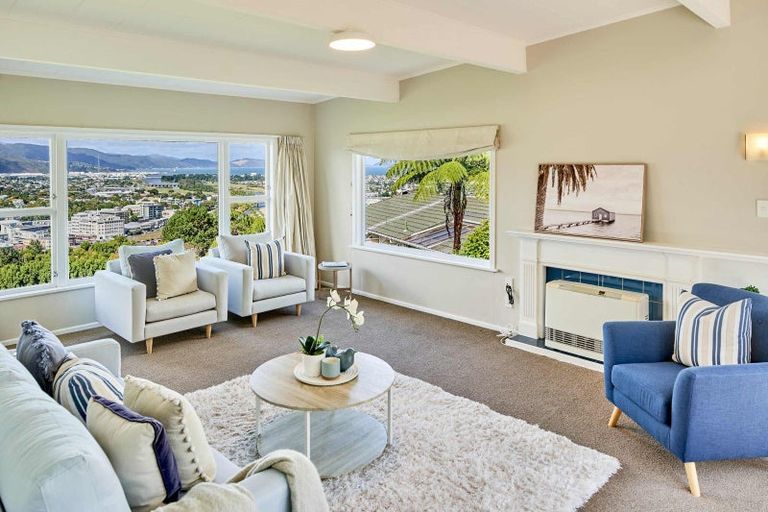 Photo of property in 13 City View Grove, Harbour View, Lower Hutt, 5010