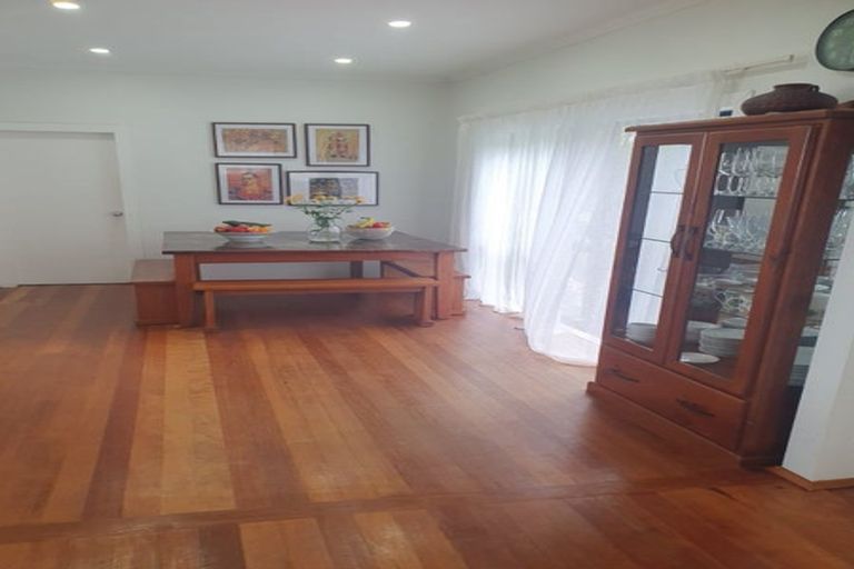 Photo of property in 2/479 Beach Road, Murrays Bay, Auckland, 0630