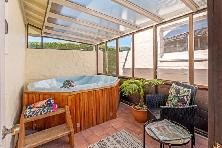 Photo of property in 366 Point View Drive, Shamrock Park, Auckland, 2016