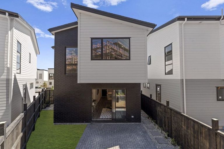 Photo of property in 11 Greenbrier Street, Westgate, 0814