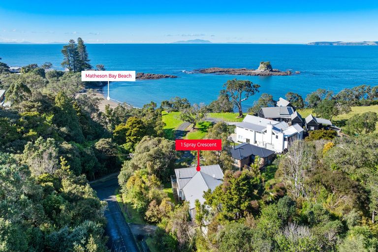 Photo of property in 1 Spray Crescent, Leigh, 0985