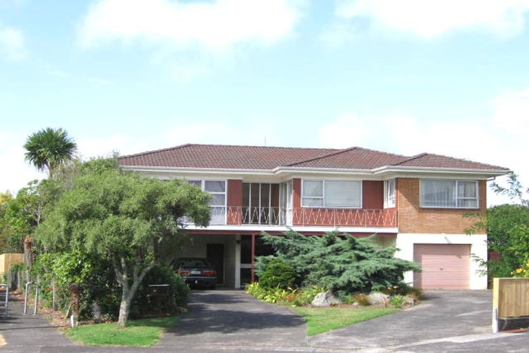 Photo of property in 21 Tanoa Place, Glendene, Auckland, 0602