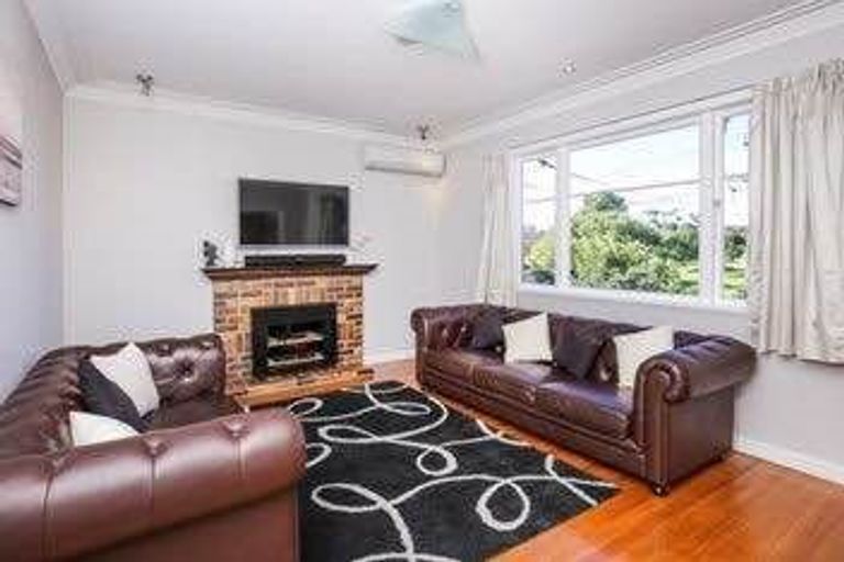Photo of property in 25 Bolton Street, Blockhouse Bay, Auckland, 0600