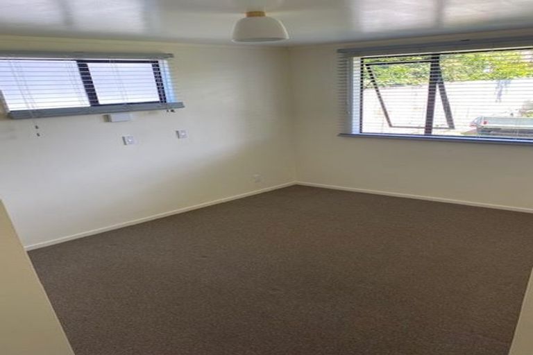 Photo of property in 1/98 Titirangi Road, New Lynn, Auckland, 0600