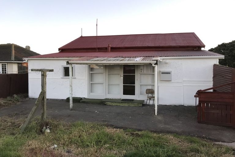 Photo of property in 16 Egmont Street, Castlecliff, Whanganui, 4501