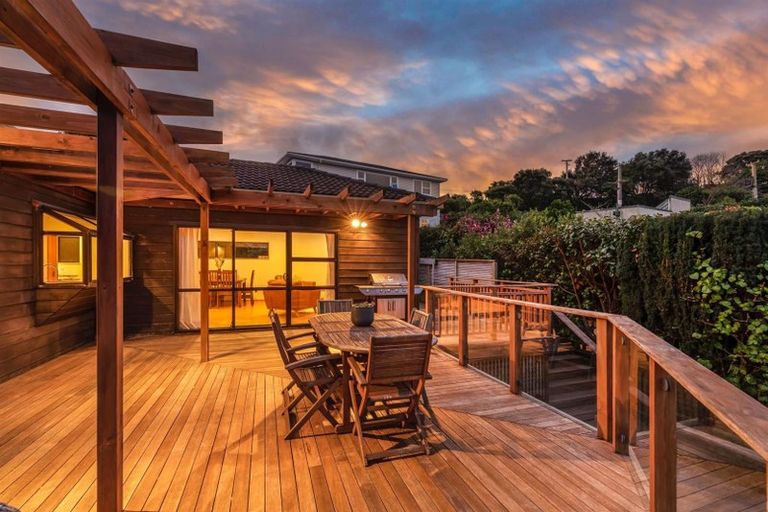 Photo of property in 77 Paremata Road, Paremata, Porirua, 5024