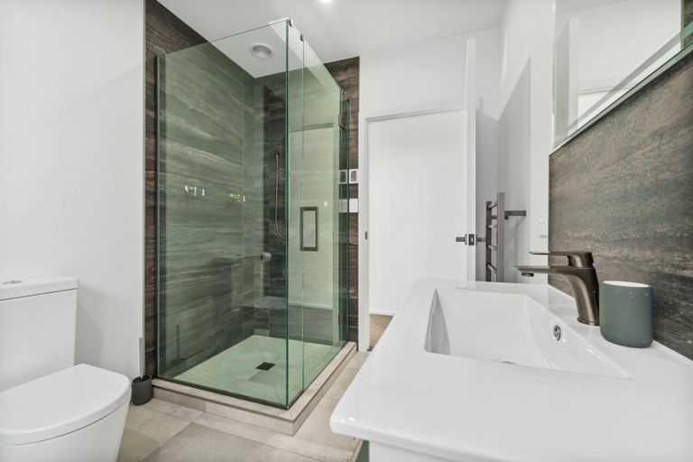 Photo of property in 67 Vaucluse Heights, Fitzherbert, Palmerston North, 4410