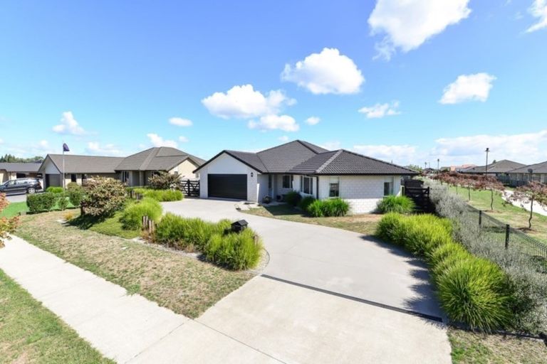 Photo of property in 23 Plescher Crescent, Leamington, Cambridge, 3432