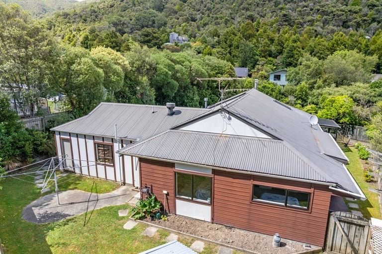 Photo of property in 95 Tawhai Street, Stokes Valley, Lower Hutt, 5019