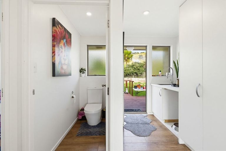 Photo of property in 2257 South Head Road, South Head, Helensville, 0874