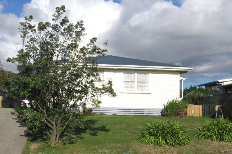 Photo of property in 23 Te Puke Street, Titahi Bay, Porirua, 5022