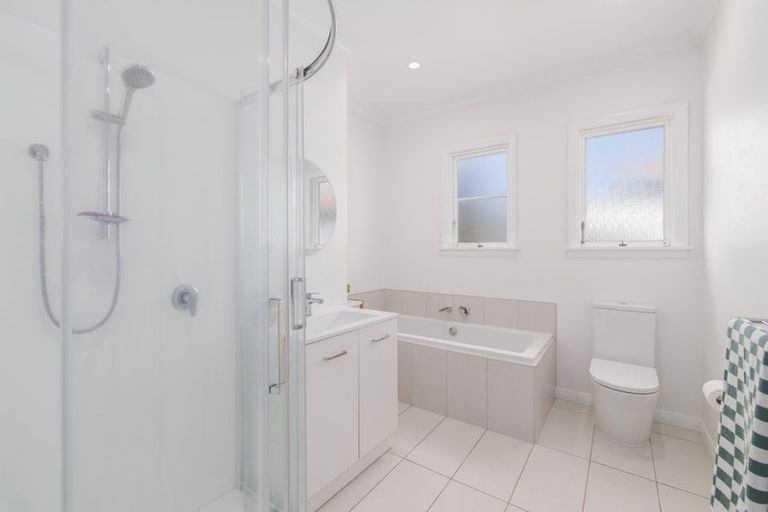 Photo of property in 60 Wilsons Road, Saint Martins, Christchurch, 8022