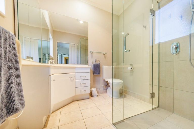 Photo of property in 2 Kea Place, Fitzherbert, Palmerston North, 4410