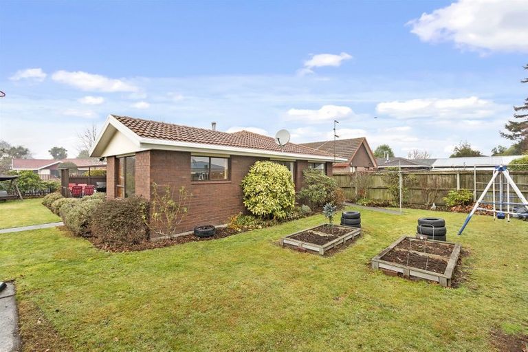 Photo of property in 31 Solomon Avenue, Redwood, Christchurch, 8051