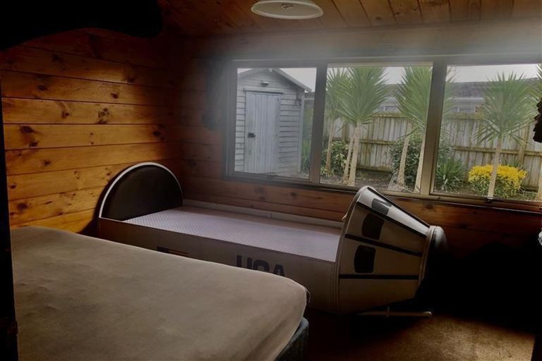 Property details for 18 Gibbons Road, Weymouth, Auckland, 2103