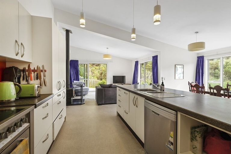 Photo of property in 28 Rarangi Way, Owhiro Bay, Wellington, 6023