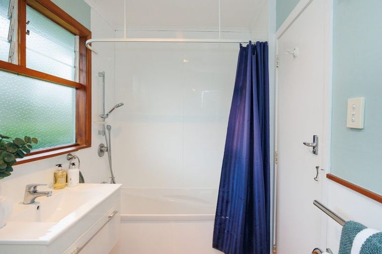 Photo of property in 27 Waterloo Crescent, Hokowhitu, Palmerston North, 4410